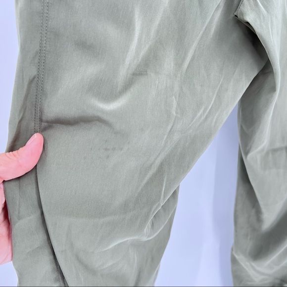 Chico’s Silky Pants with Drawstrings at Ankle sz 2.5 | 14 | L {dd} - Picture 2 of 7